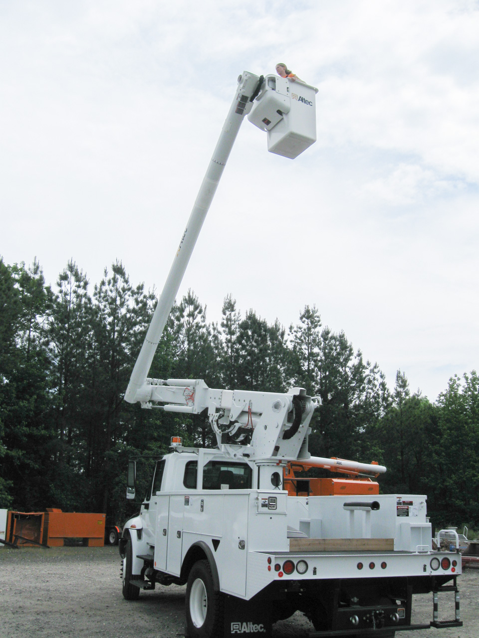 Altec L44E Insulated Aerial Lift, MEWP